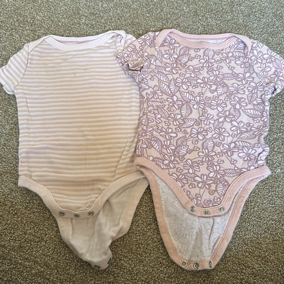 Cloud Island 6-9 months onesies - Picture 1 of 3